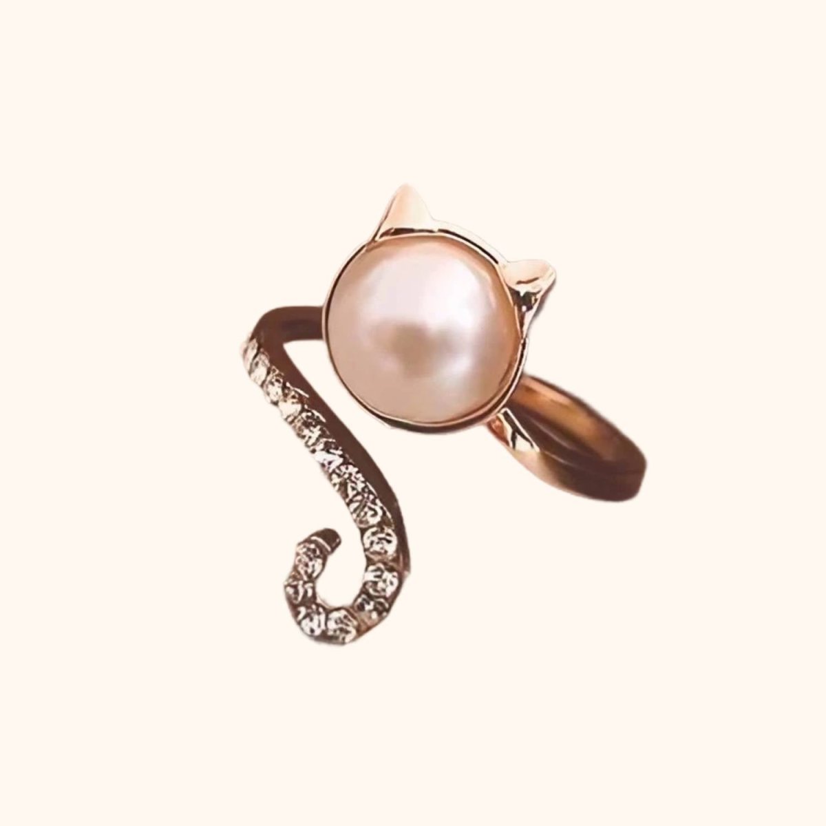Ring med liten pärla och kattmotiv